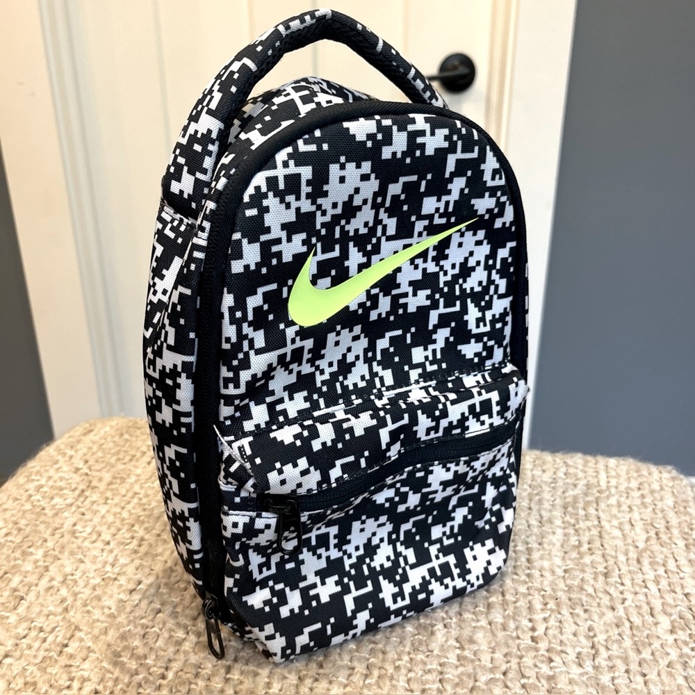 Nike Unisex Lunch Box Black White Insulated Tote Back‎ To School- In Hand Zipper